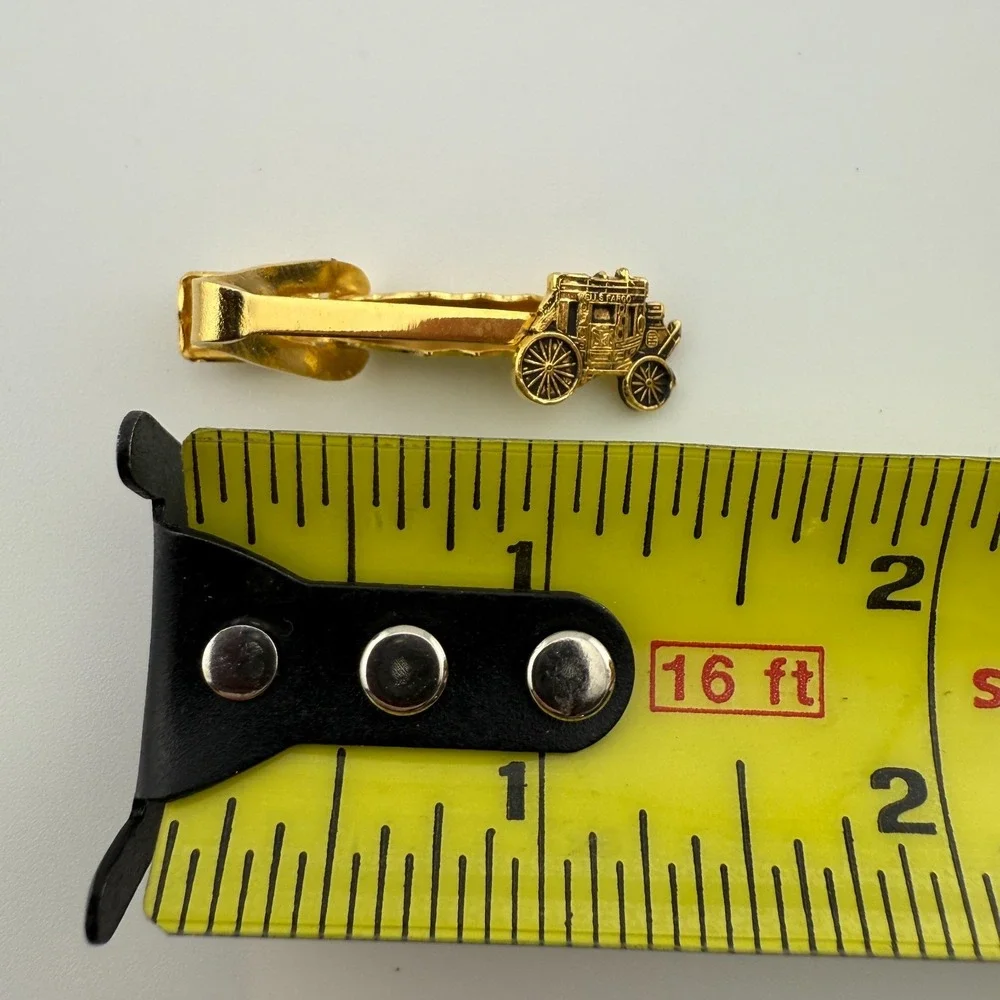 Vintage‎ Wells Fargo Stagecoach Tie Clip Gold Tone Figural Western 1.75